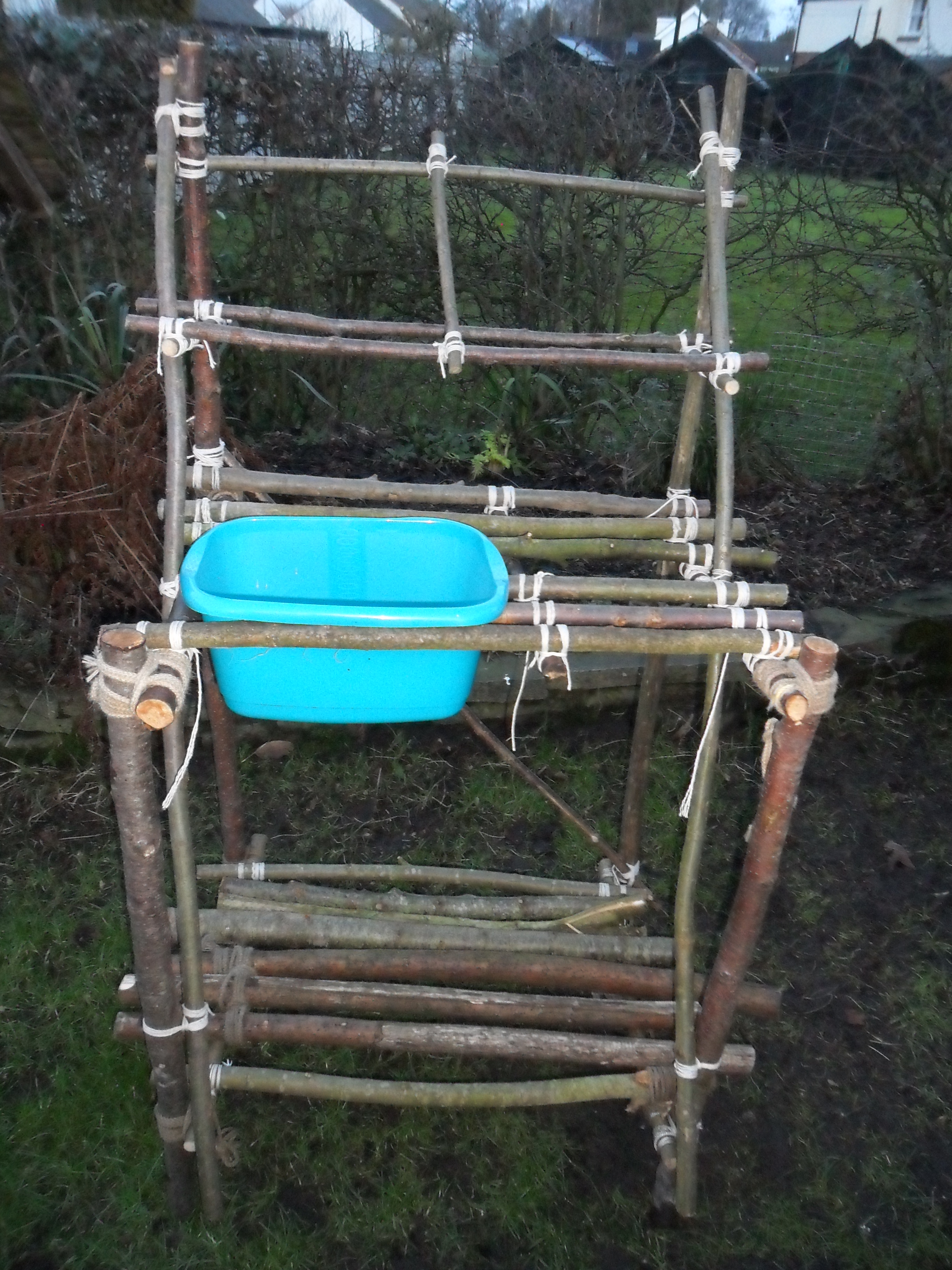 Information on courses in backwoods, bushcraft, and pioneering